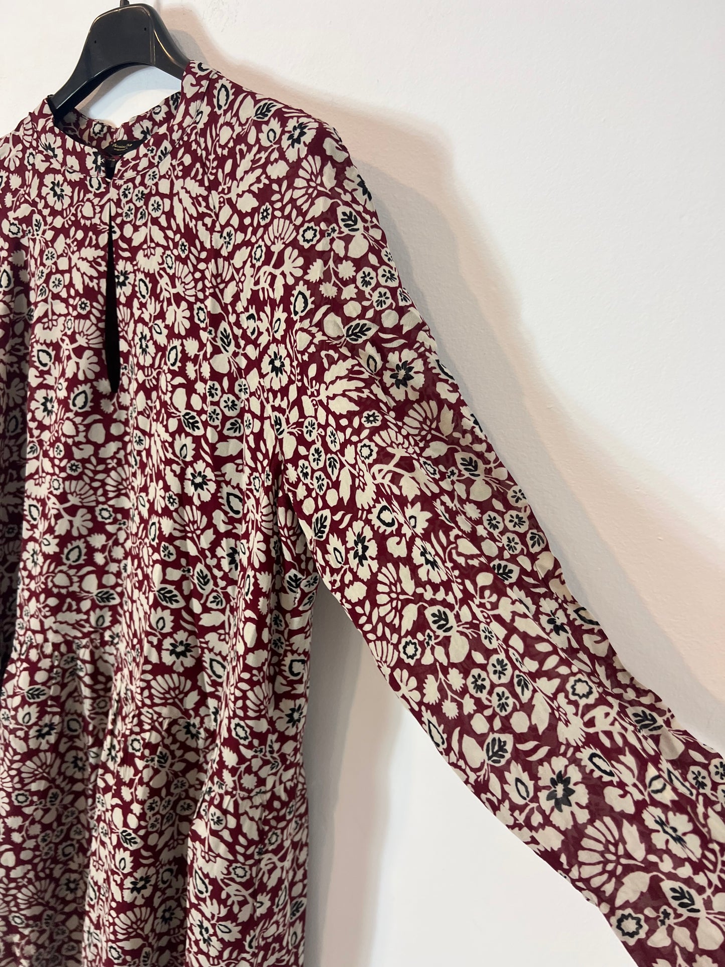 MASSIMO DUTTI. Burgundy floral dress, size 36