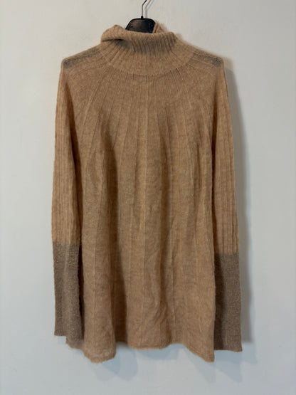 IS COMING. Jersey alpaca beige detalle puños