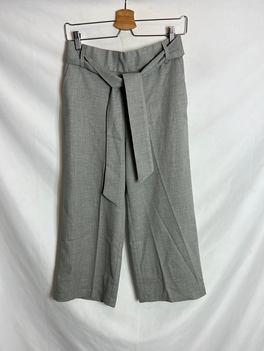 OTHER. Gray textured culotte pants. TM