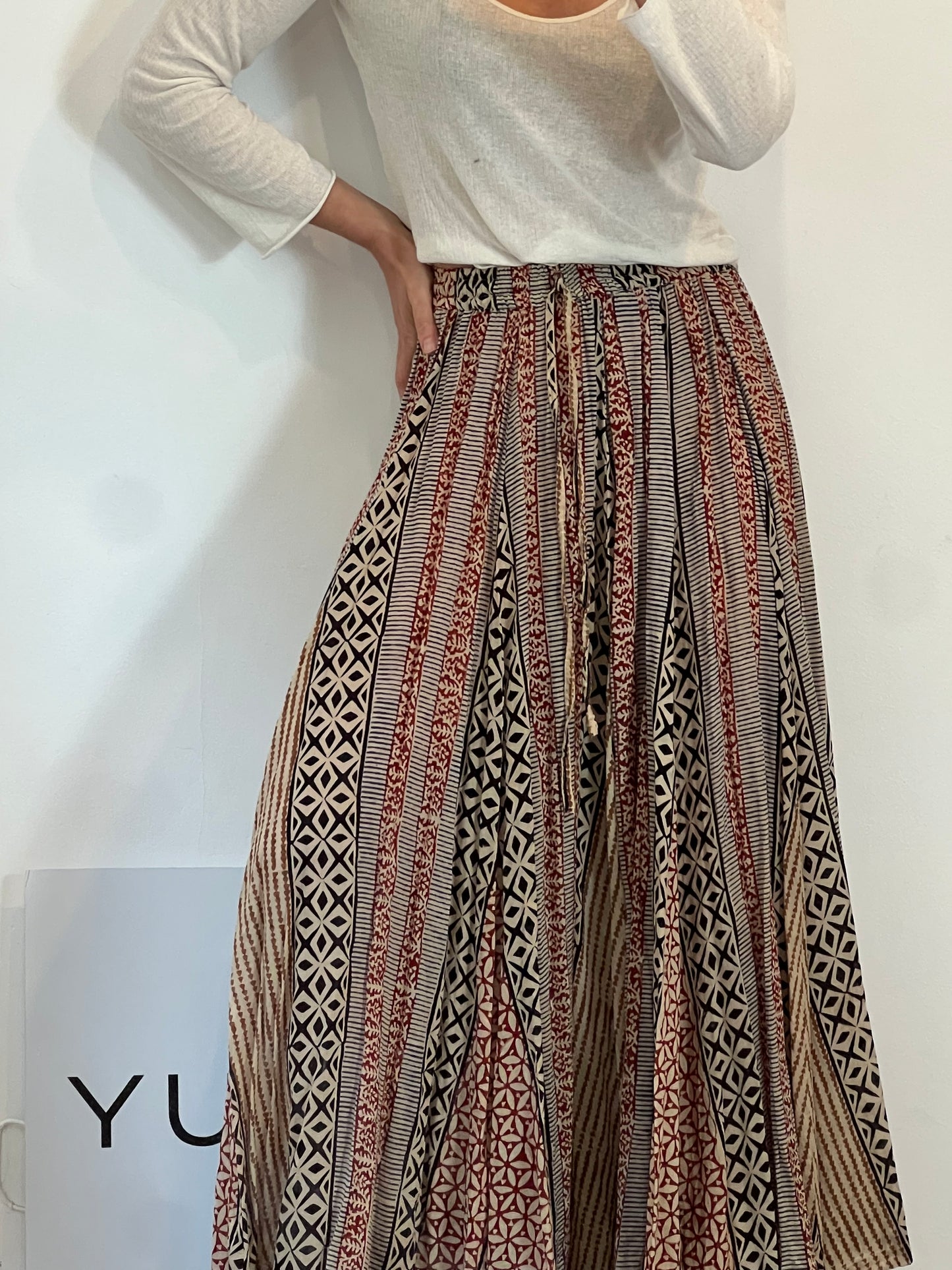 MANGALAM. Falda midi étnica fluida T.u(S)