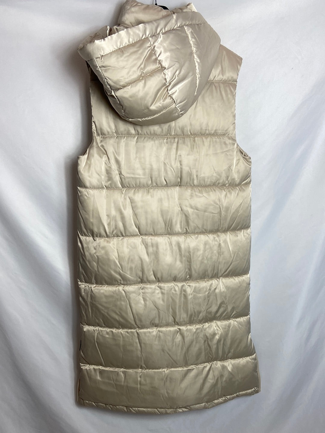 MASSIMO DUTTI. Chaleco largo beige satinado T.S