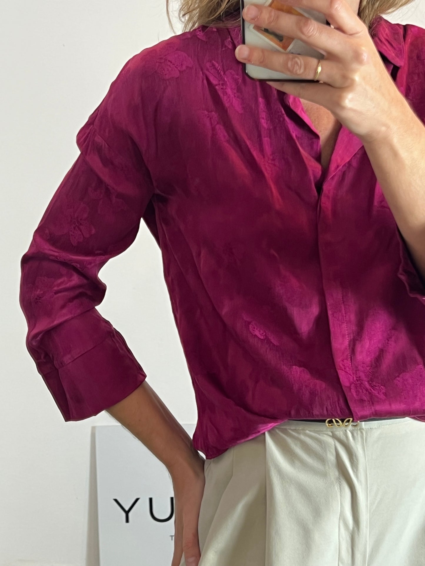 ZARA. Blusa satinada rosa fucsia. T S