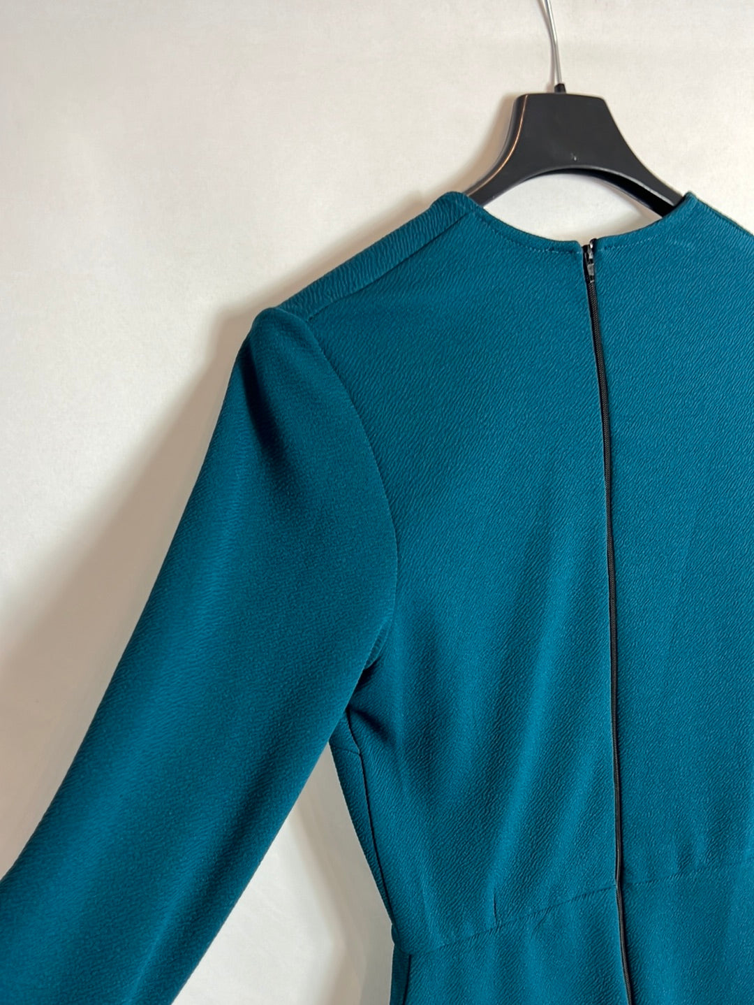 TFNC. Vestido verde entallado. T S