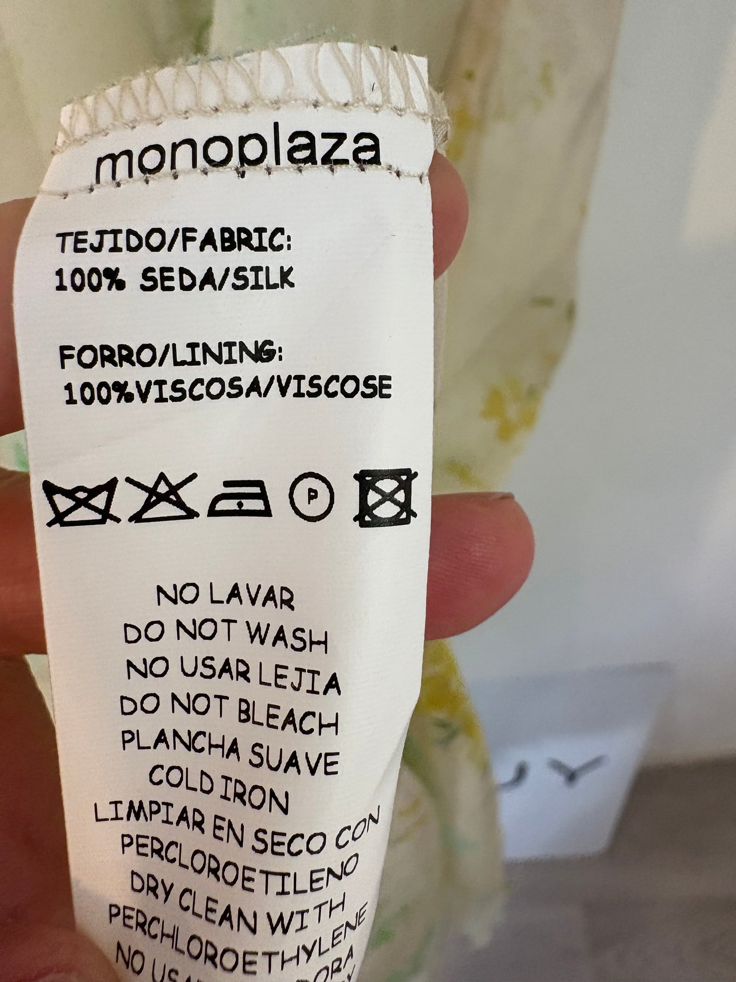 MONOPLAZA. Vestido largo seda estampado. T M