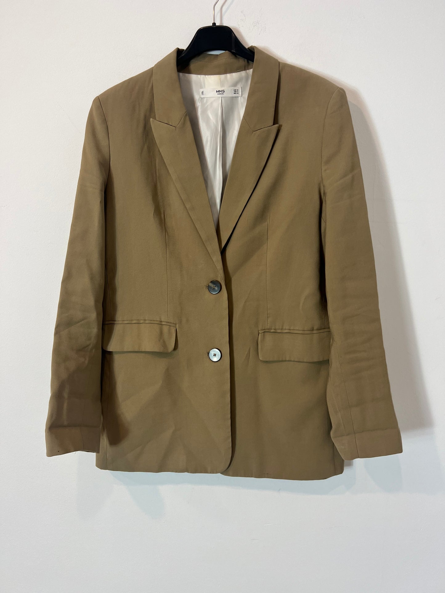 MANGO. Blazer beige fluida T.m