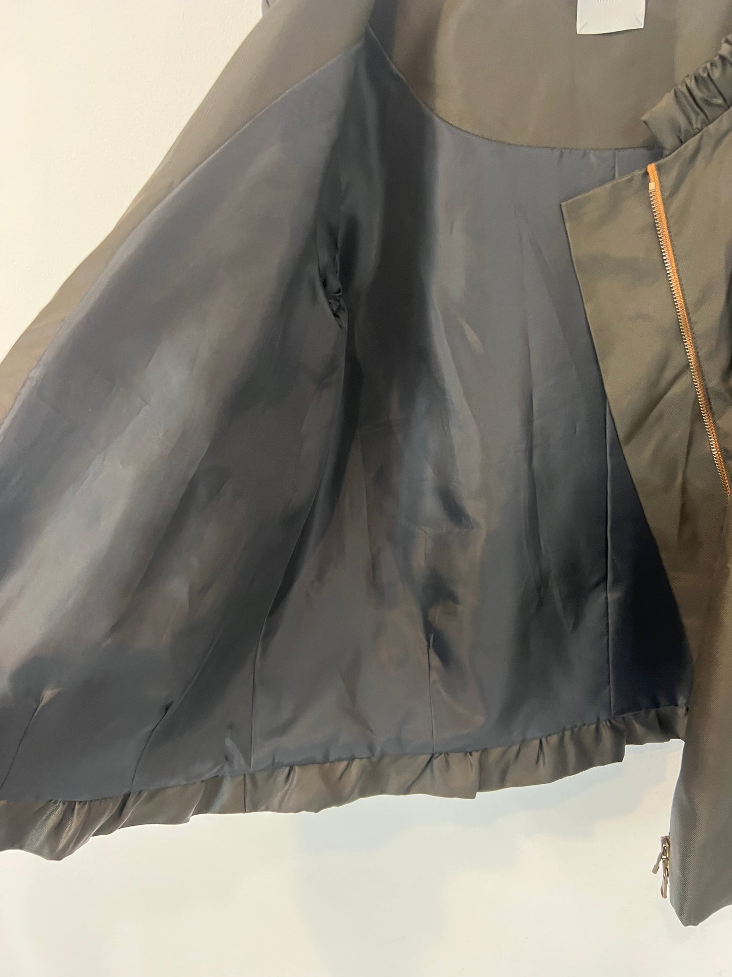 HAKEI. Chaqueta verde caqui corta vientos. T S