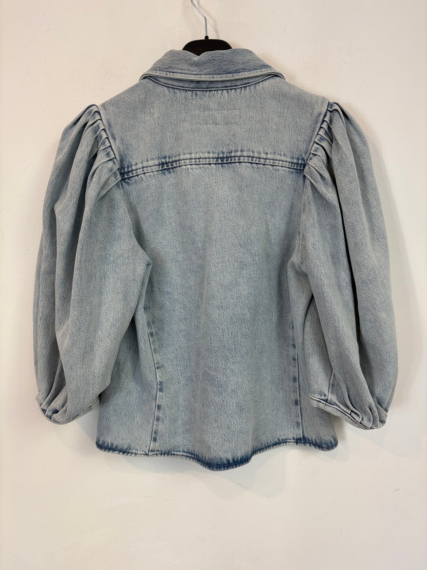 ZARA. Camisa denim manga abullonada