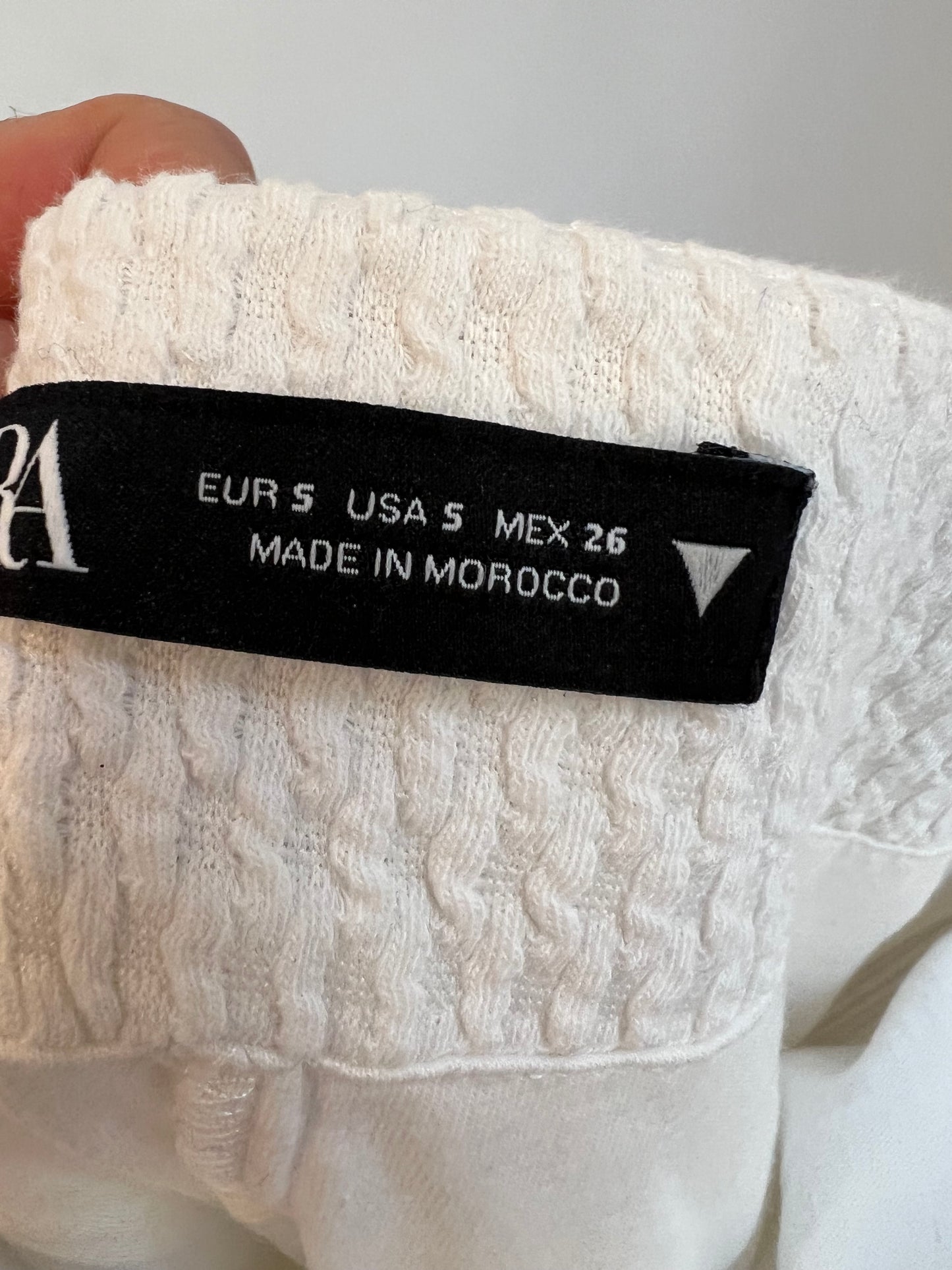 ZARA. falda/pantalón blanca textura T.s