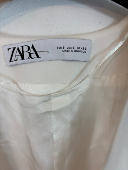 ZARA. Long, flowing white vest. TS