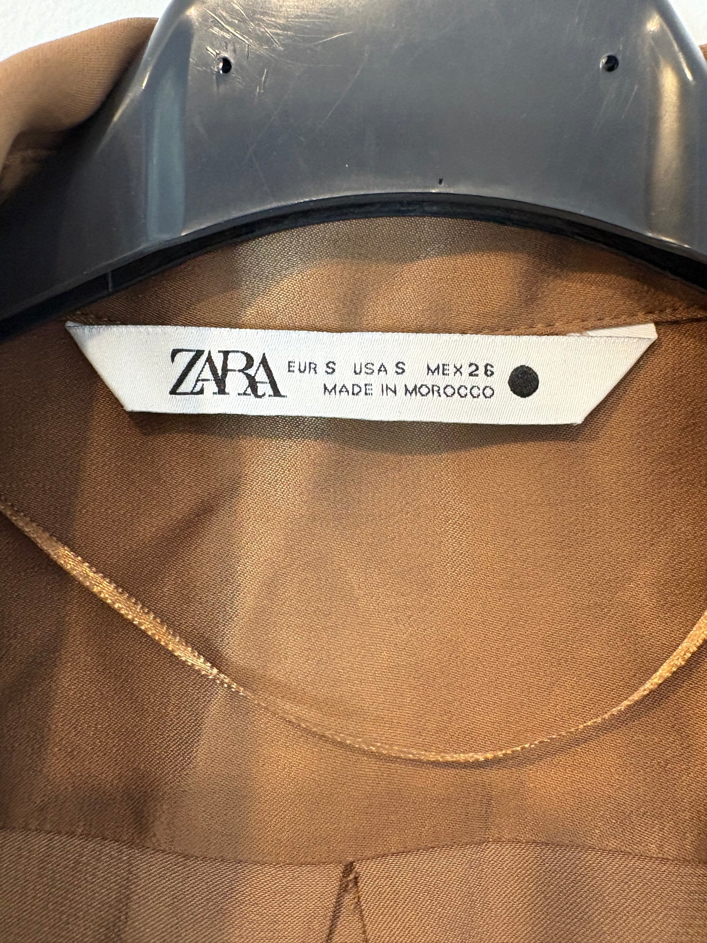 ZARA. Blusa marrón satinada. T S