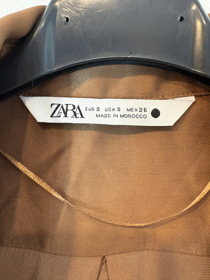 ZARA. Blusa marrón satinada. T S