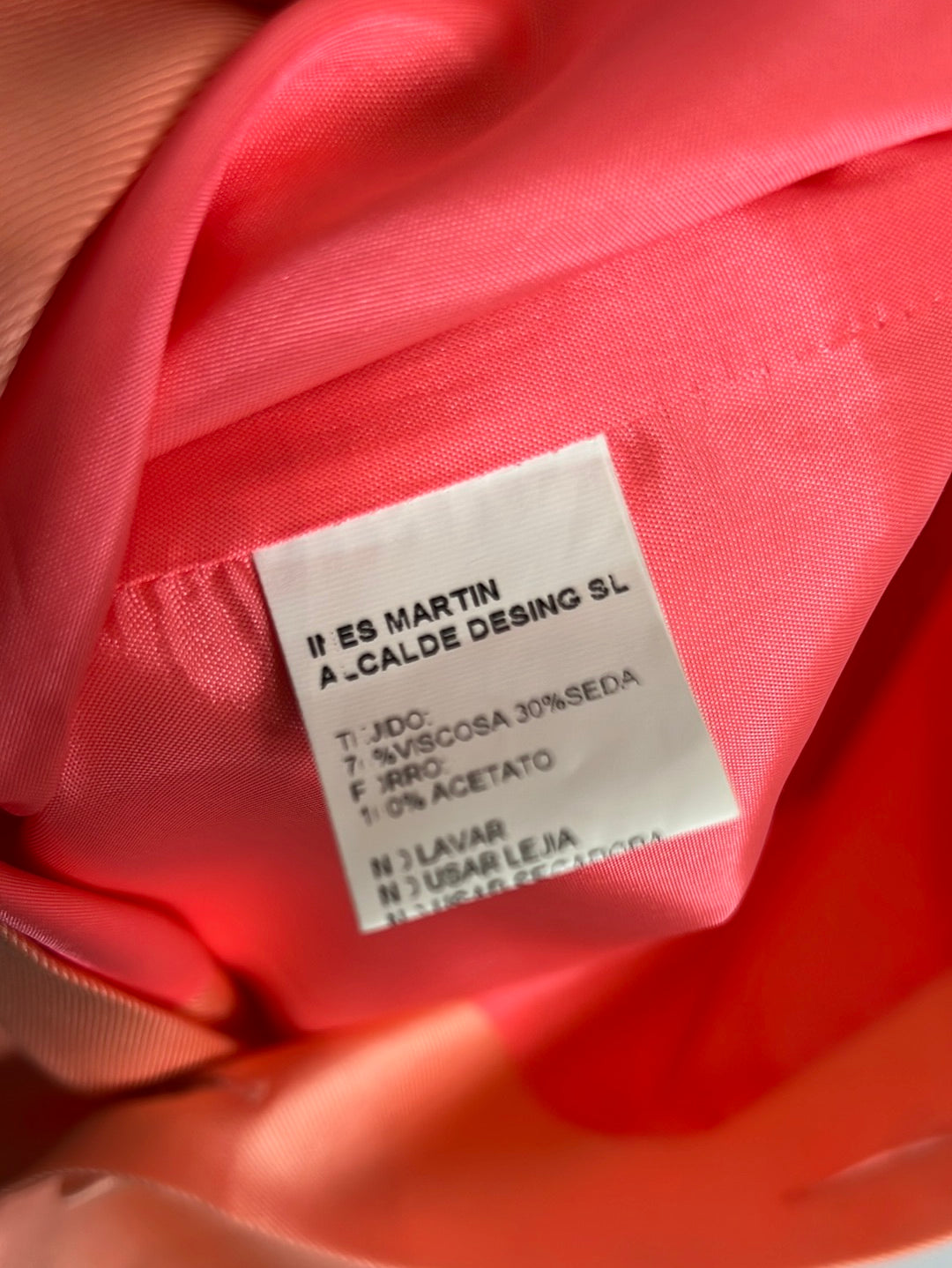 INÉS MARTIN ALCALDE. Salmon satin back top. TS