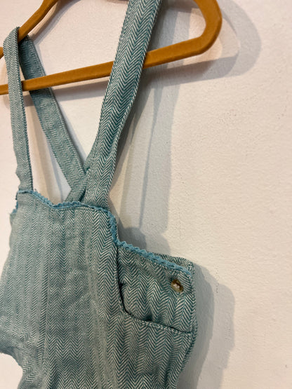 PATRICIA MENDILUCE. Ranita algodón azul claro jaspeado. T 12-18 meses