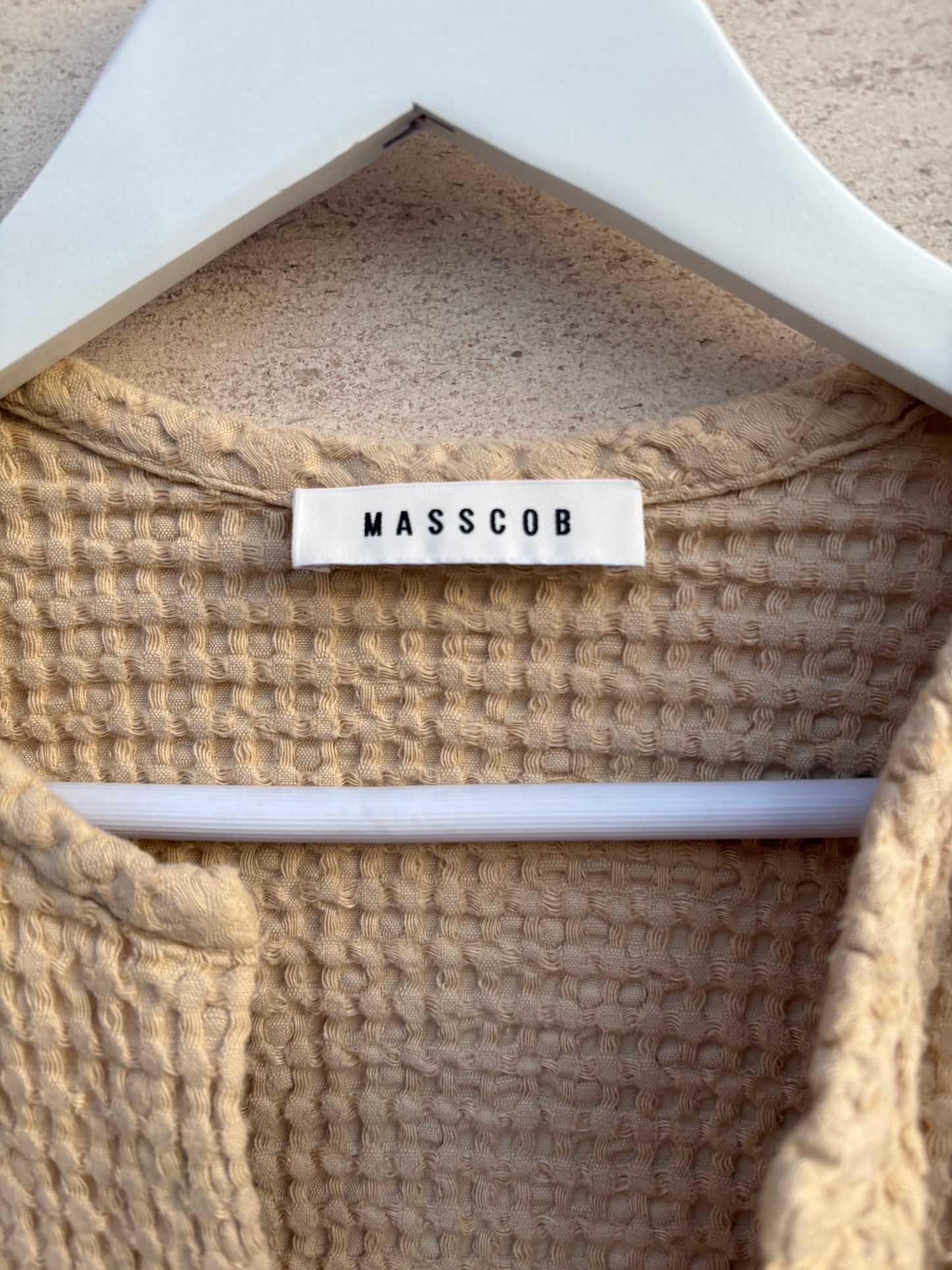 MASSCOB. Top beige algodón y lino textura