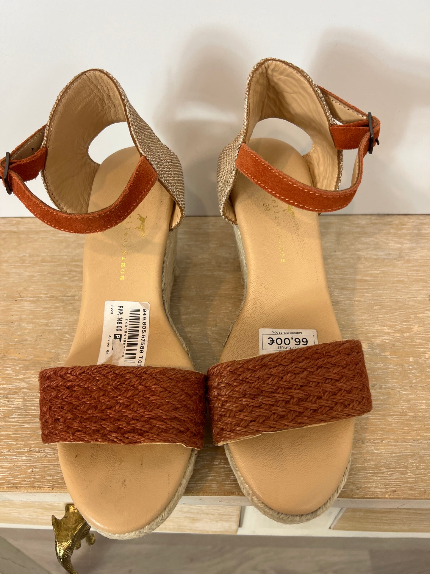 They are very Castilian. Cuba esparto cauldron. T 39