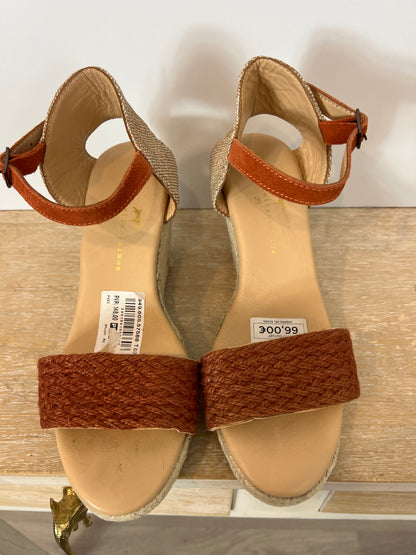 They are very Castilian. Cuba esparto cauldron. T 39