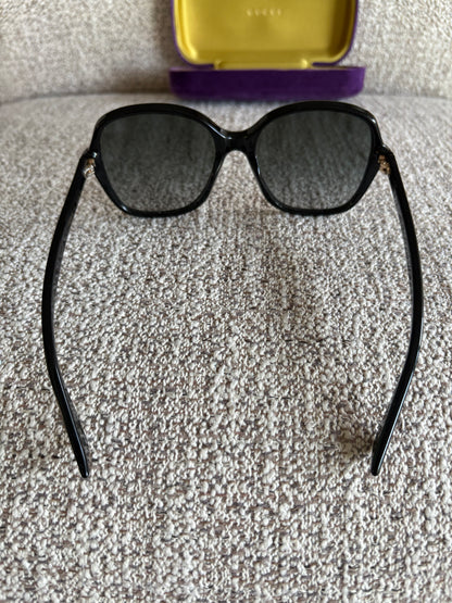 GUCCI. Gafas de sol negras