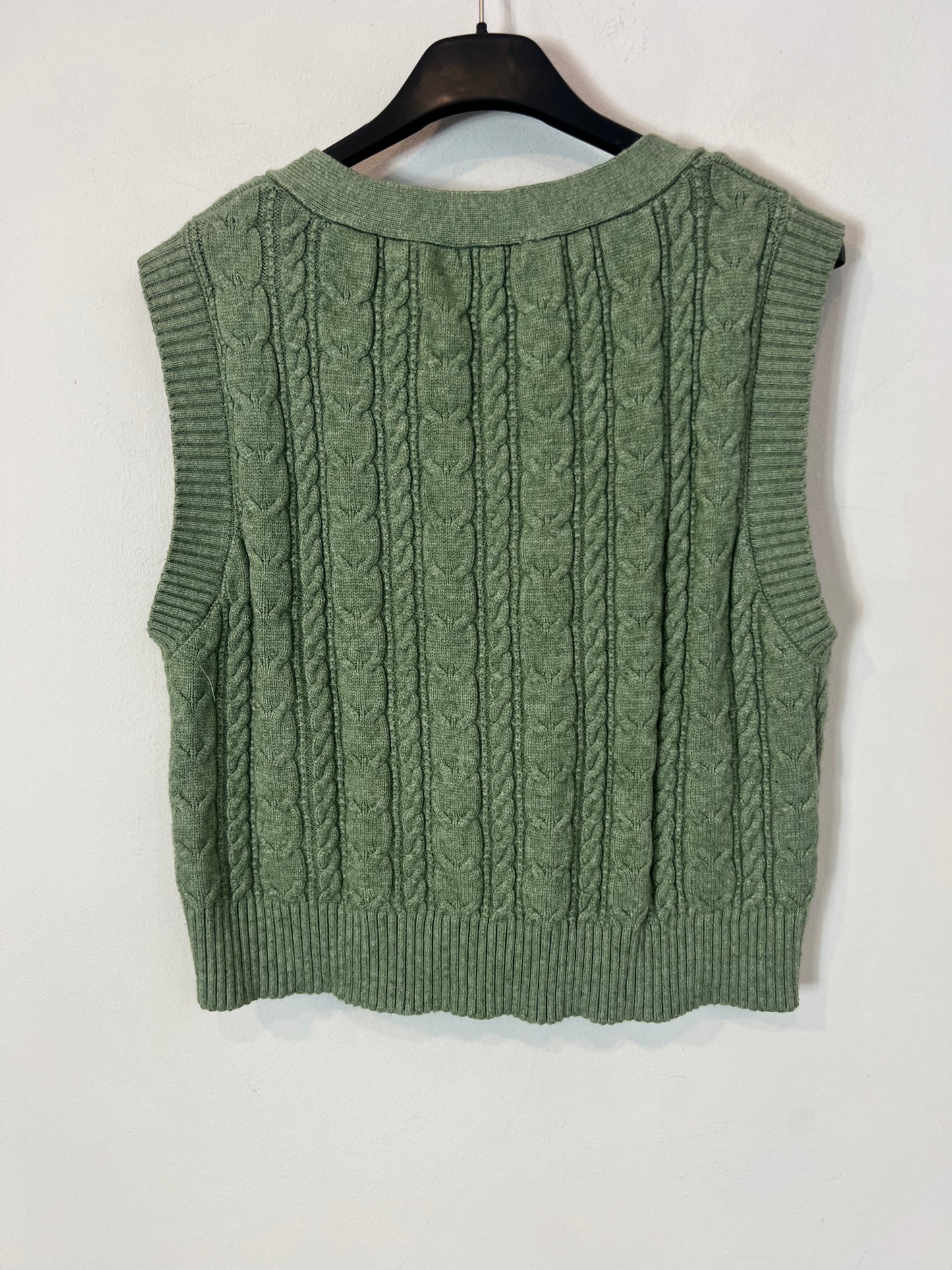 STRADIVARIUS. Chaleco punto verde. T M