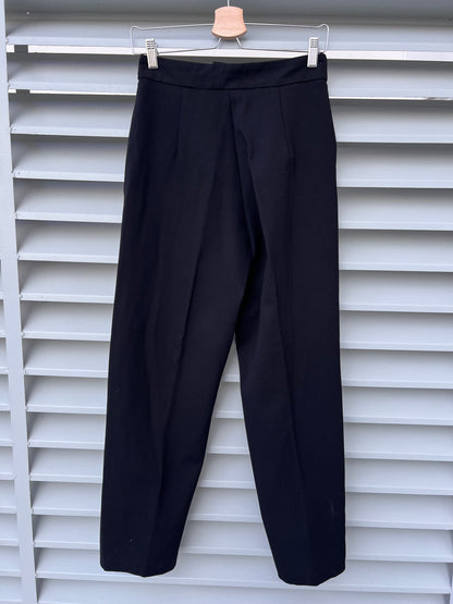 COMMELLE. Pantalón negro de vestir