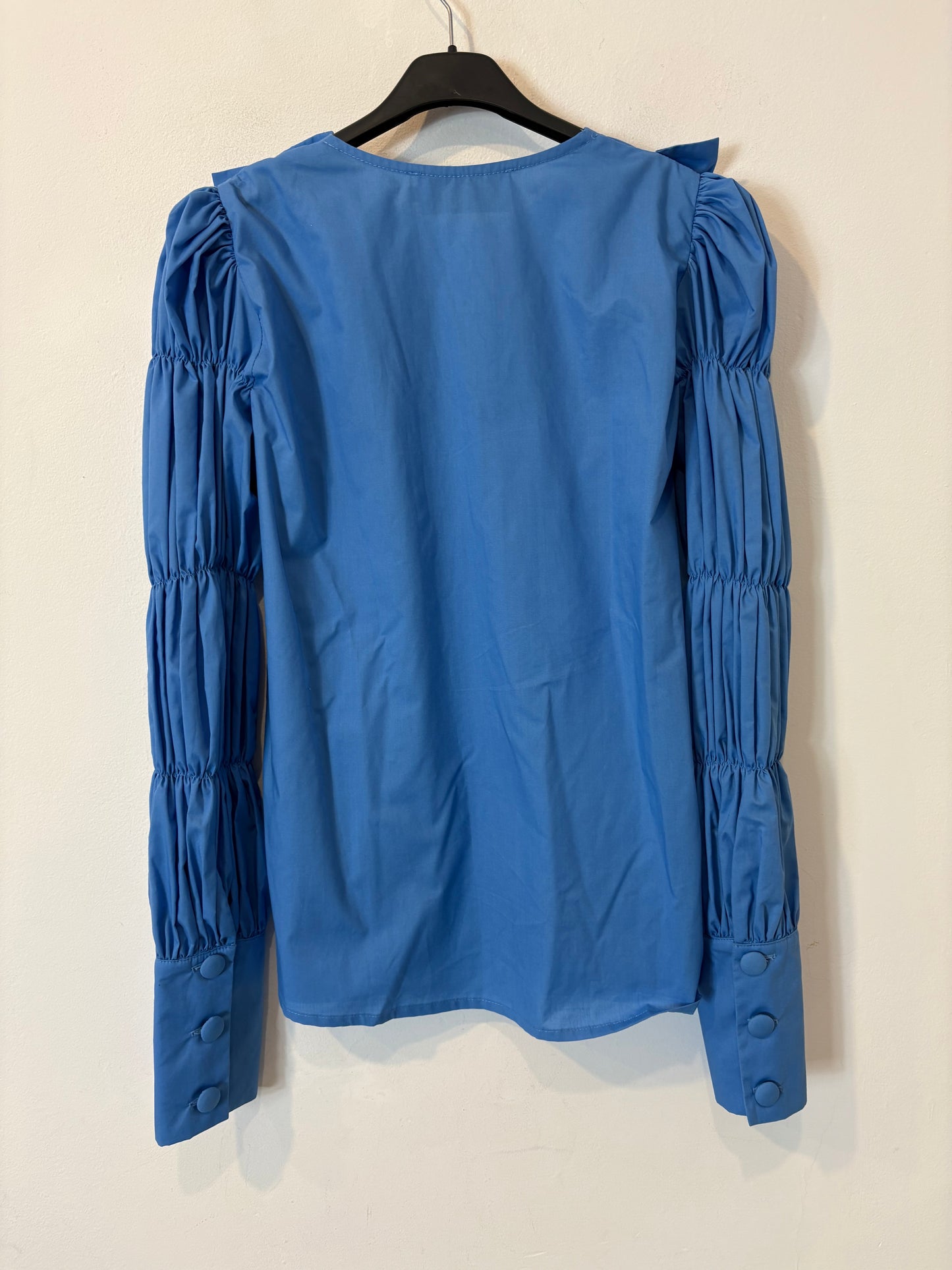 PARIS 64. Camisa azul manga fruncidos