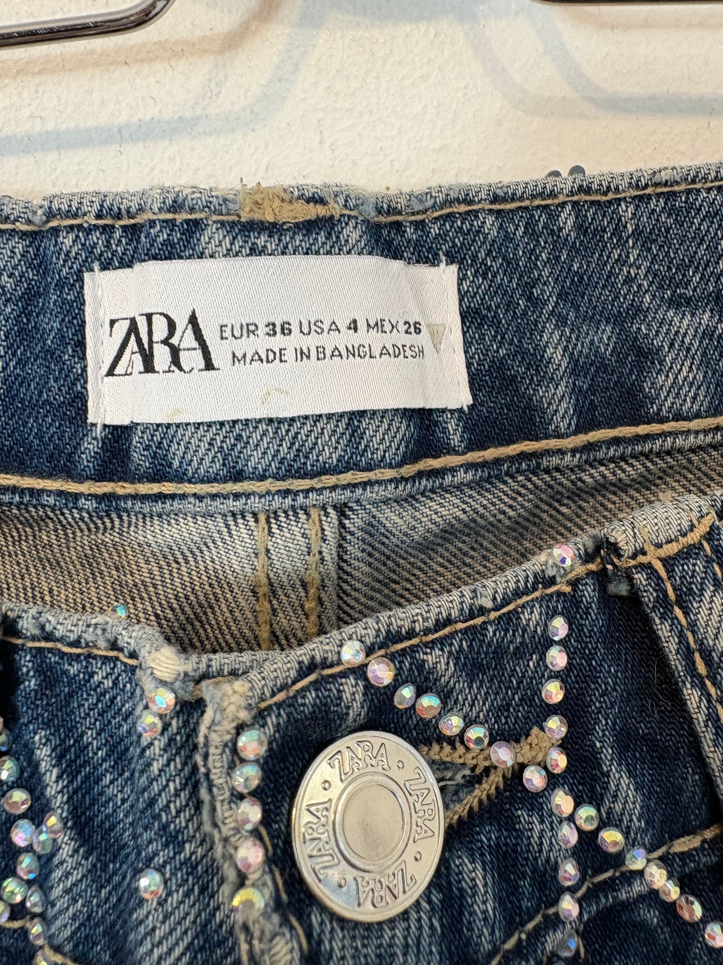 ZARA. Denim recto pedreria