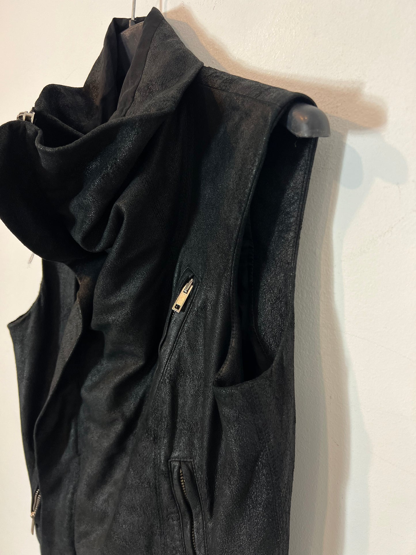 RICK OWENS.  Chaleco negro piel  T.36