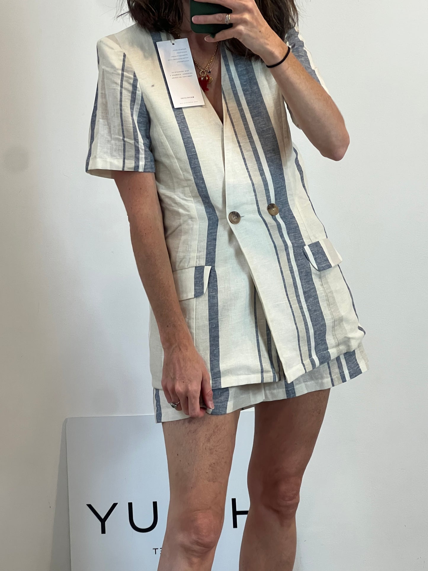 MOHEL. Conjunto chaqueta y bermuda rayas T.xs/s