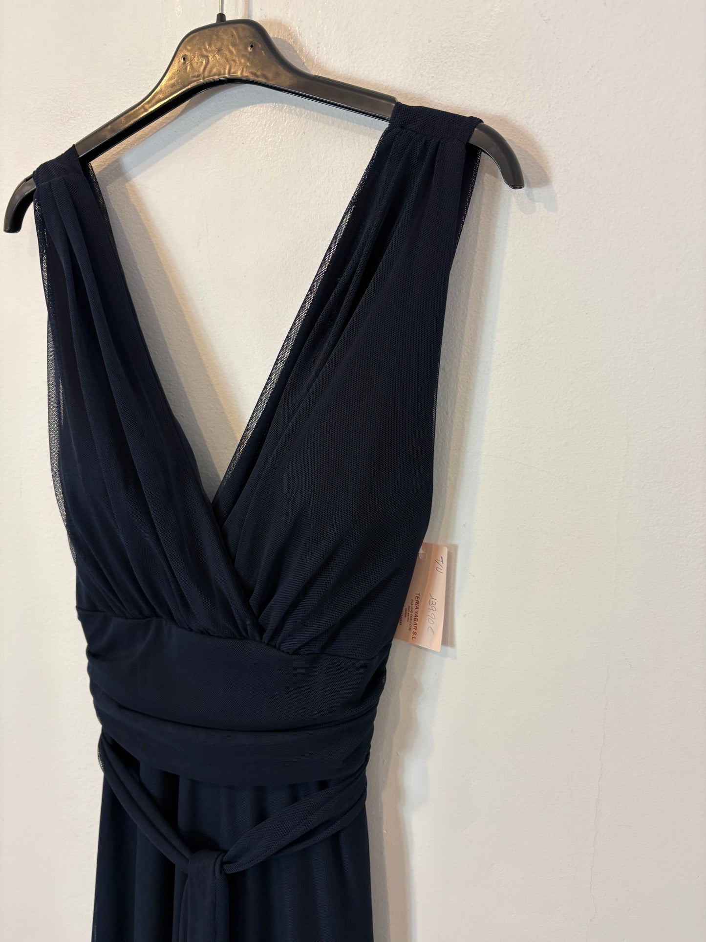 TERIA YABAR. Vestido largo tul azul