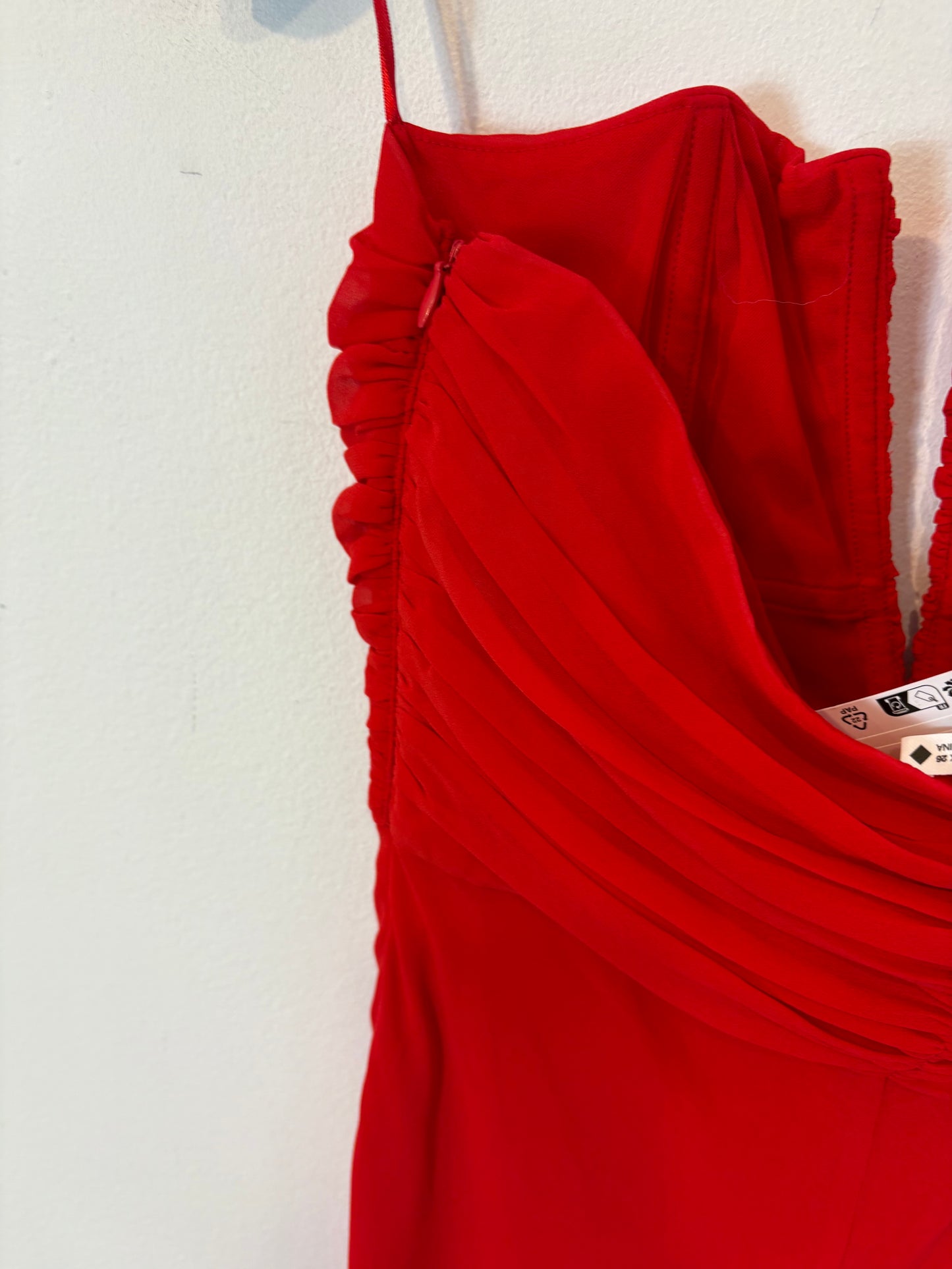 ZARA. Red strapless dress. TS