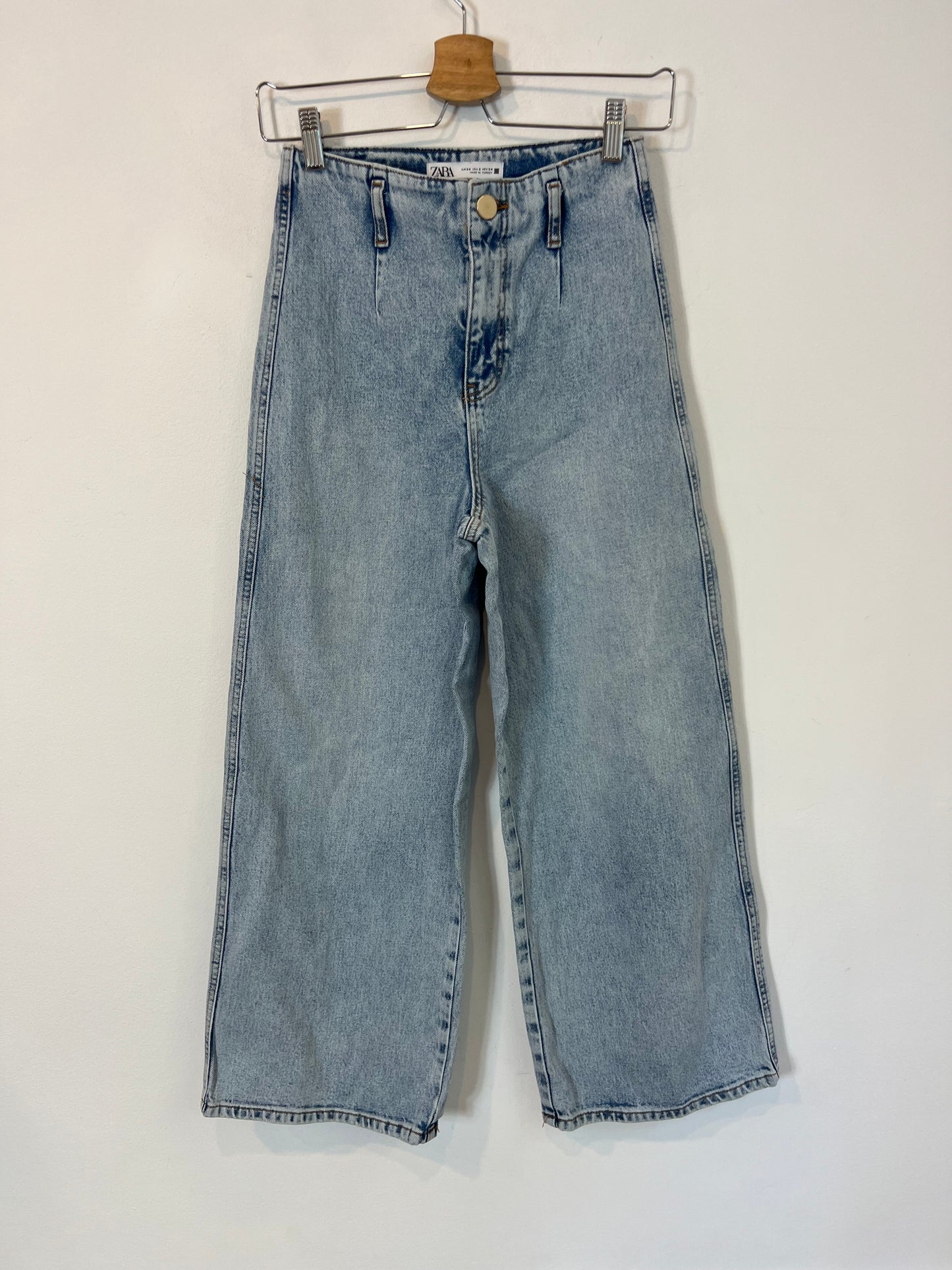 ZARA. Denim recto pinza. T 34