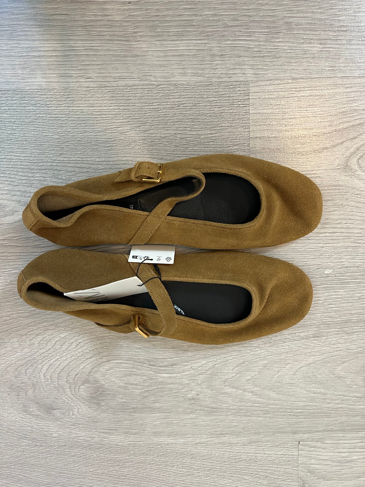 ZARA. Bailarina piel caqui T.42