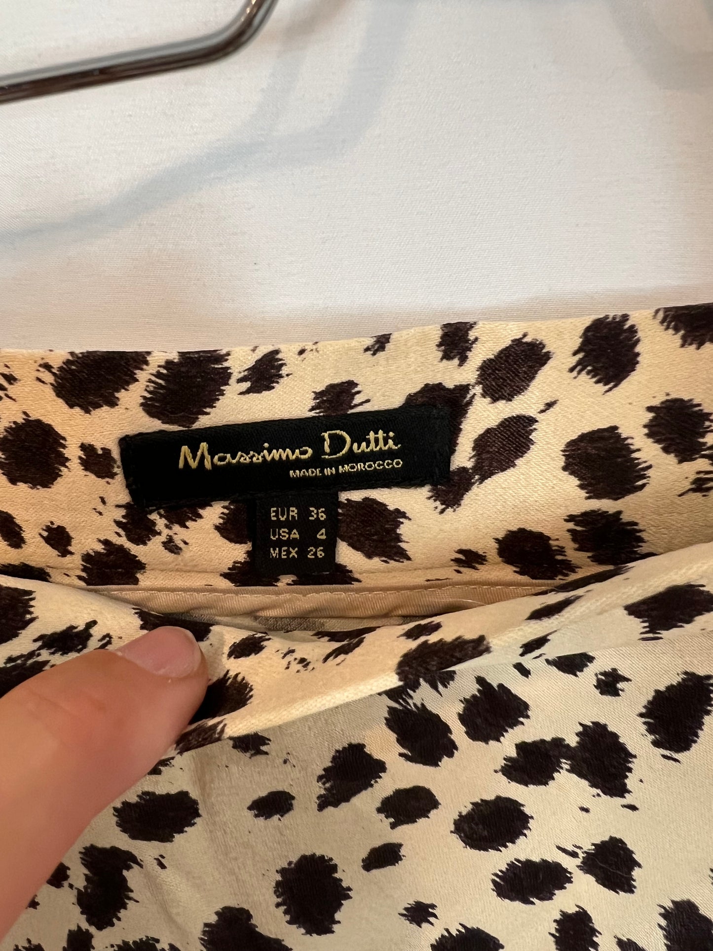 MASSIMO DUTTI. Satin animal print midi skirt. T 36