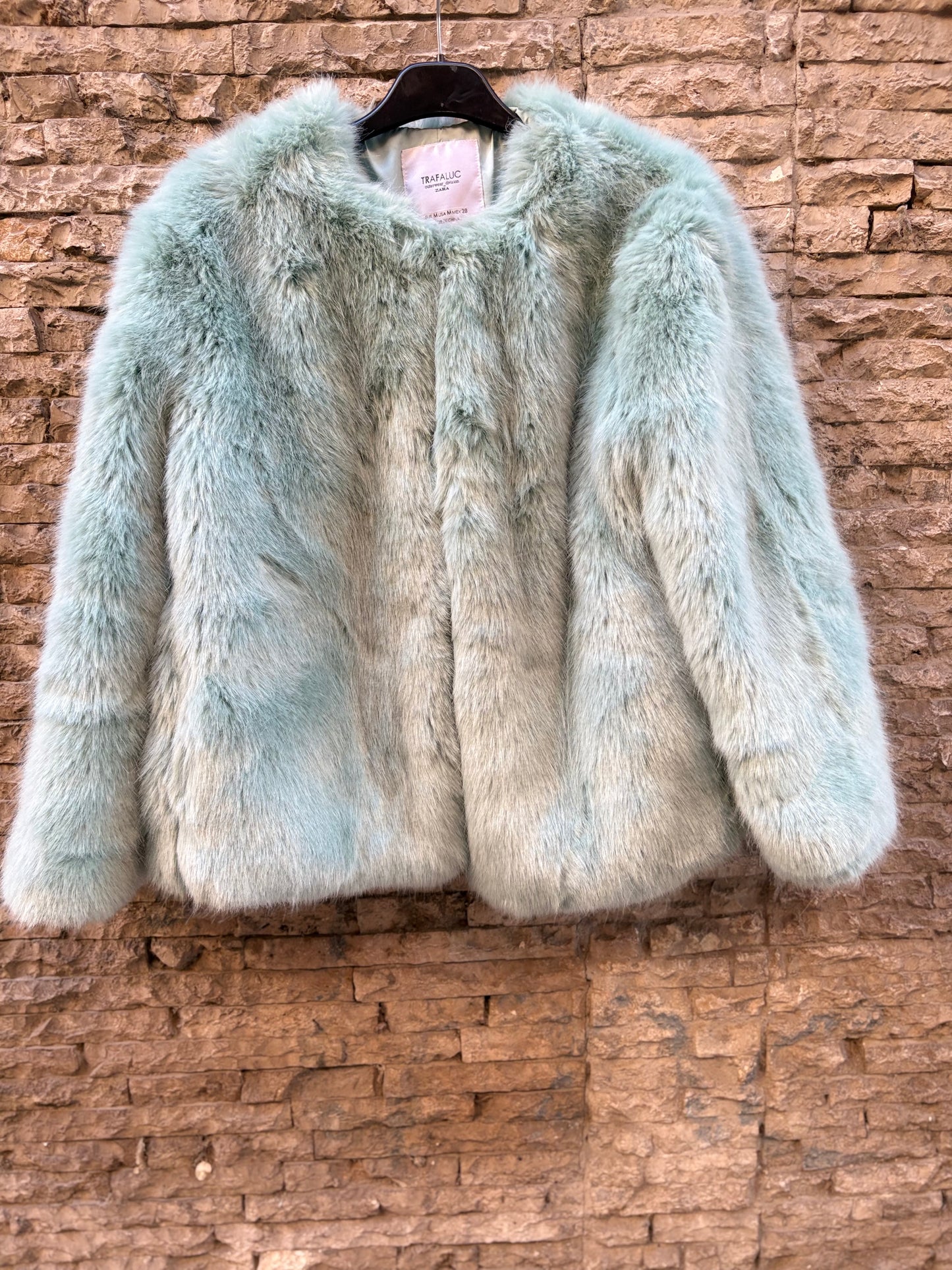 ZARA. Chaqueta pelo verde agua. T M
