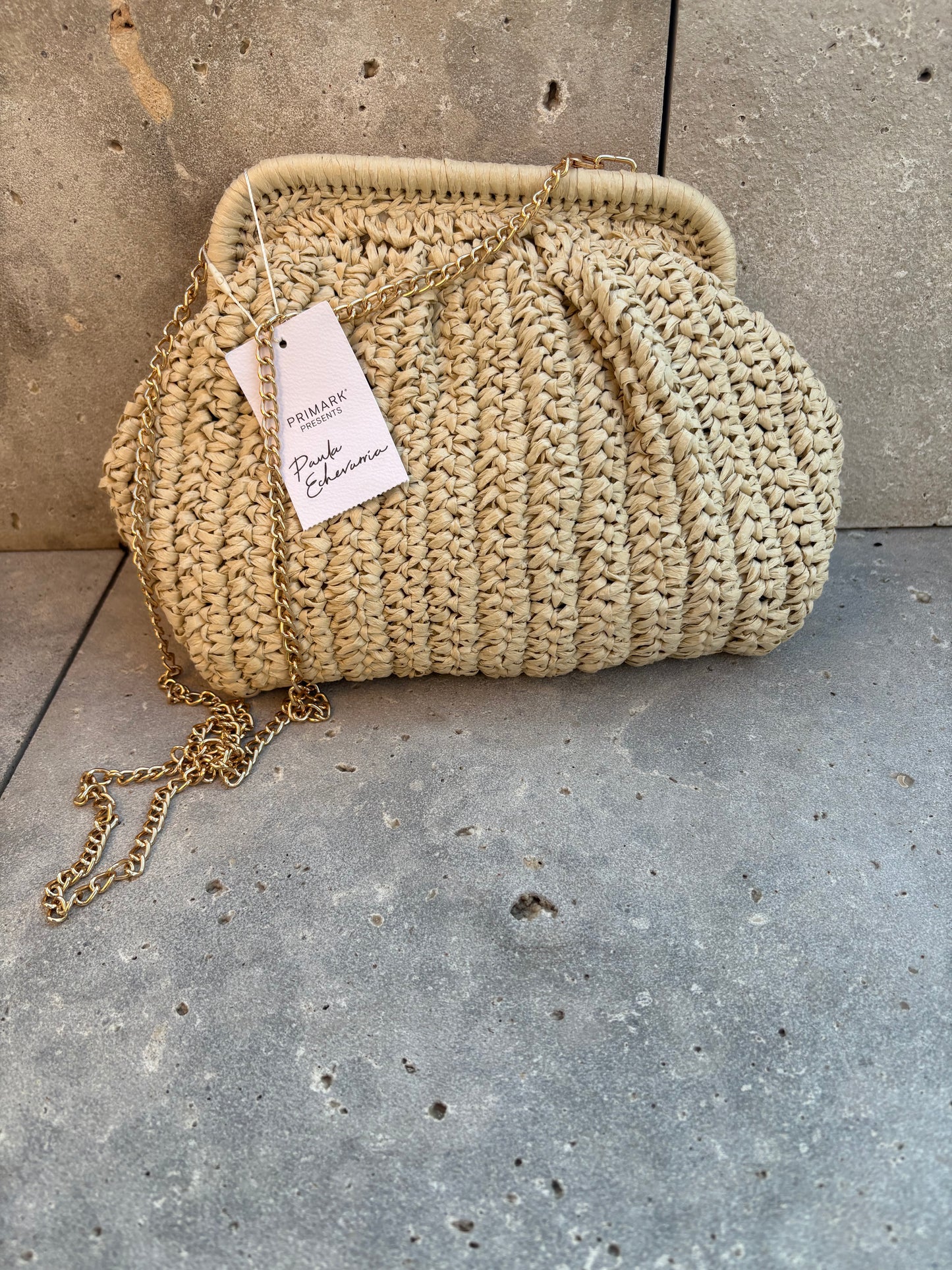 Bolso rafia  beige cadena dorada