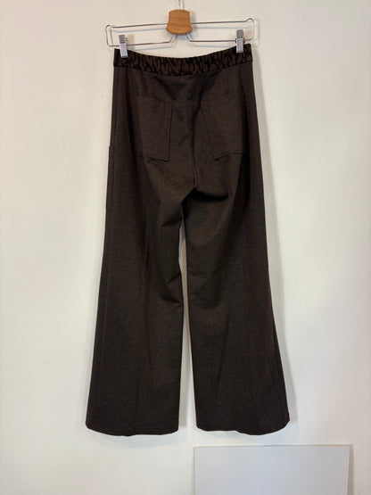 ERRE. Pantalón marrón espiga animal print