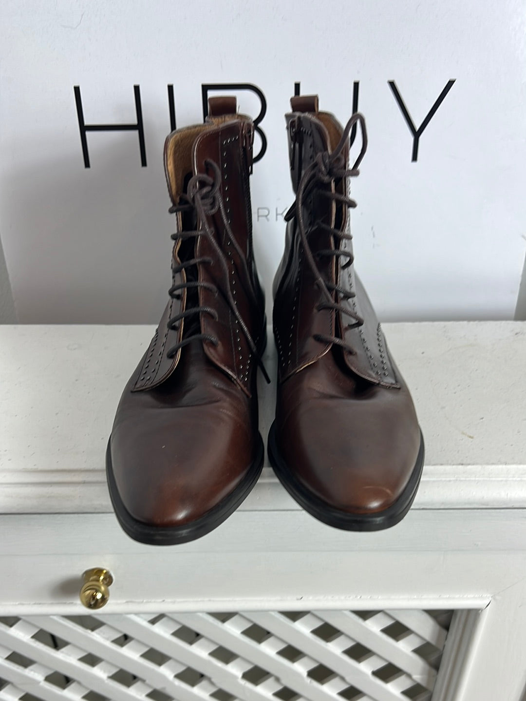 HOBBY. Botines piel marrones cordones. T 38