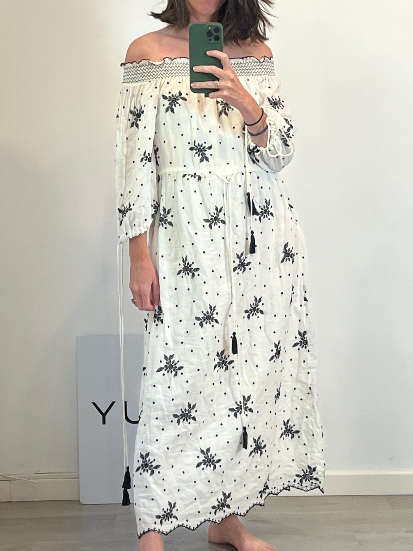 ZARA. Vestido blanco detalles bordados. T XS