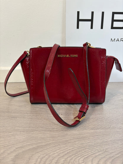 MICHALE KORS. Bolso burdeos vinilo