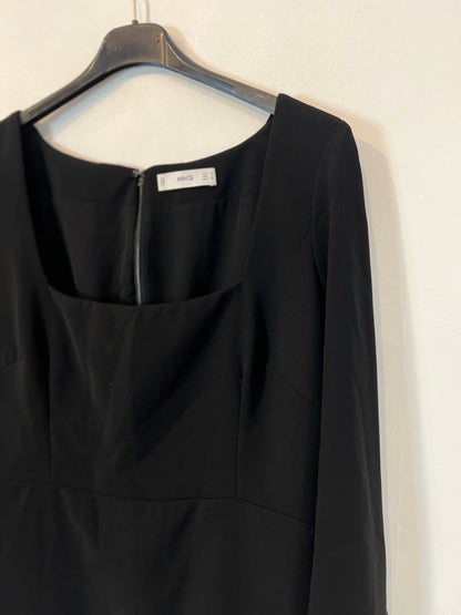 MANGO. Vestido negro corto  T.m