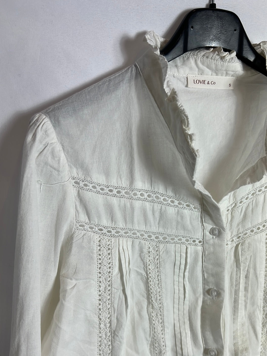 LOVIE&CO. Blusa blanca troquelada T.s