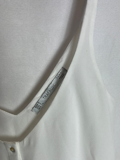 ZARA. White buttoned strap top. TS 