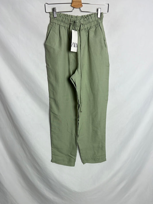 ZARA. Pantalón verde fluido T.xs