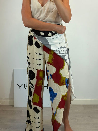 ZARA. Pantalón estampado efecto falda
