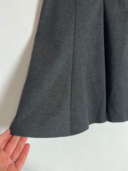 MELVILLE. Short grey flared skirt. TS