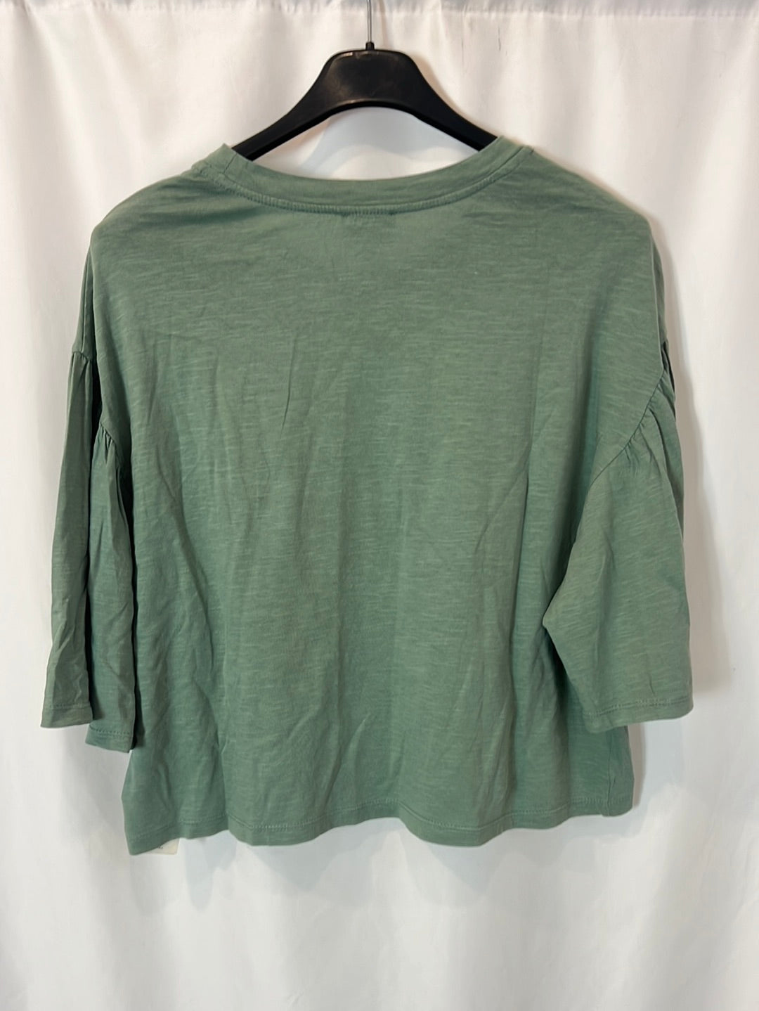 BIMBA Y LOLA. Green T-shirt with sleeve detail. TM