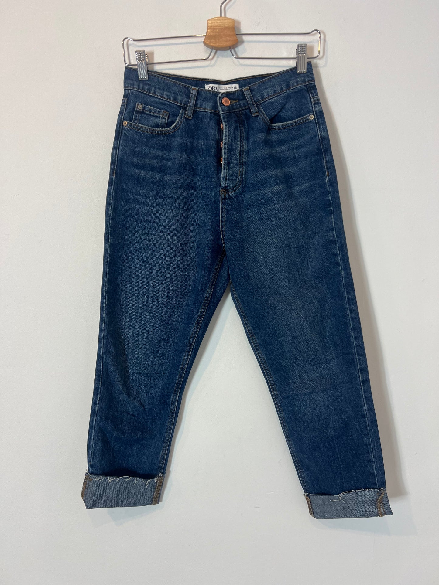 ZARA. Denim recto abotonado. T 34