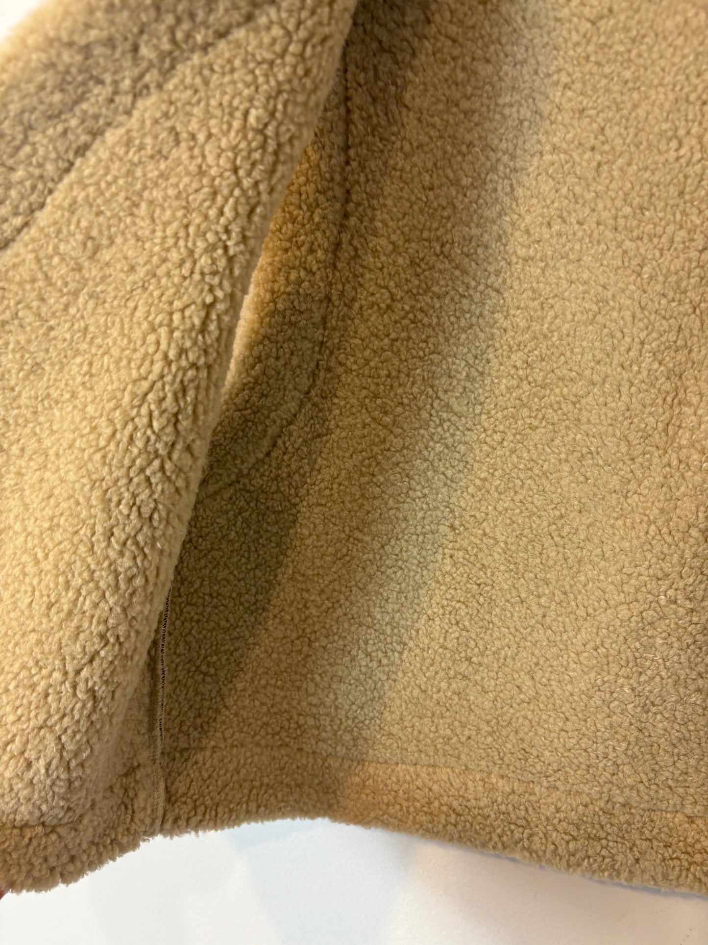 OTRAS. Chaleco corto estampado borrego