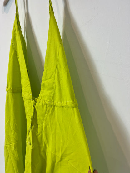 THE LAMU COLLECTION. Vestido asimétrico verde lima. T U (M/L)