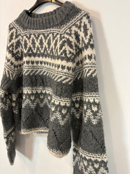 H&M. Jersey gris greca