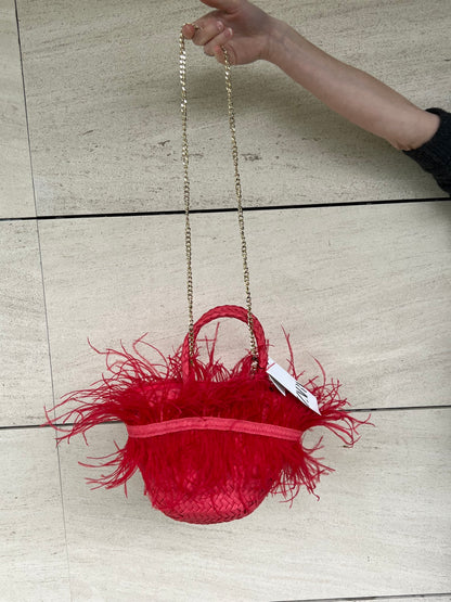 ZARA. Bolso rafia pluma